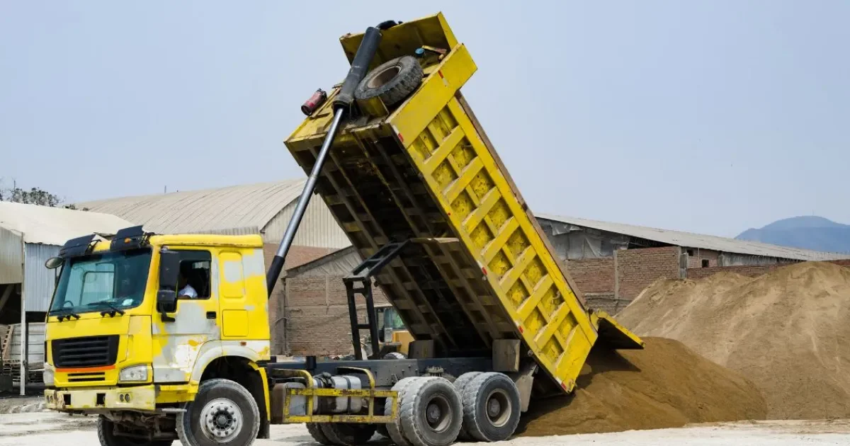 ダンプ運転手 給料 メインビジュアル