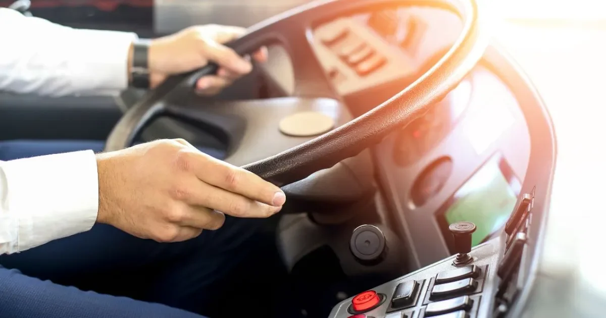 バス運転手 向いてる人 メインビジュアル