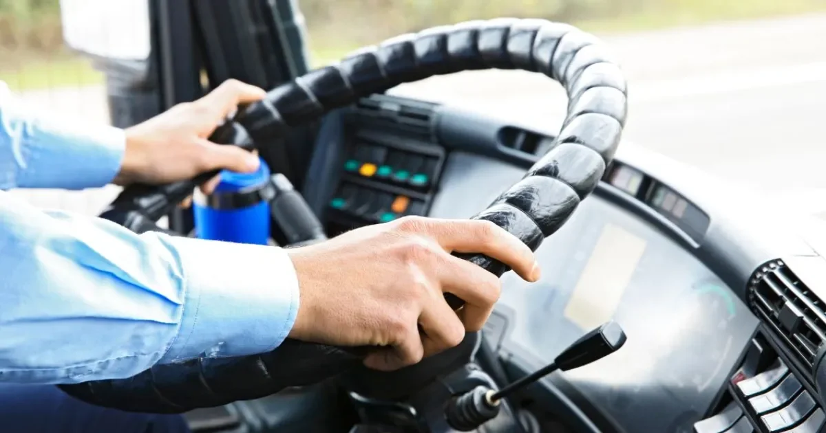 バス運転手 年収 メインビジュアル