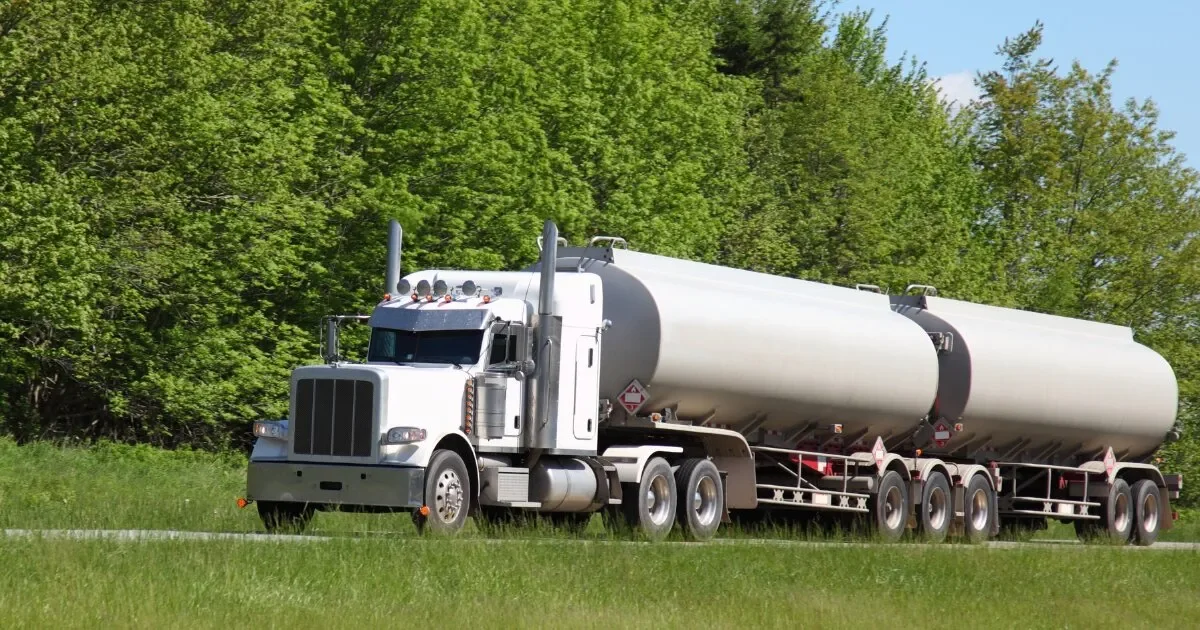 タンクローリー運転手 年収 メインビジュアル画像