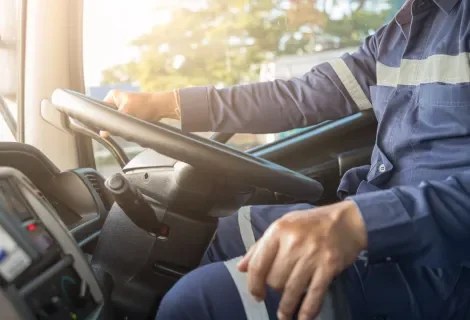 ドライバー 不足 原因 アイキャッチ画像