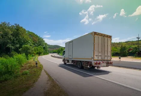 長距離トラック 年収 アイキャッチ画像