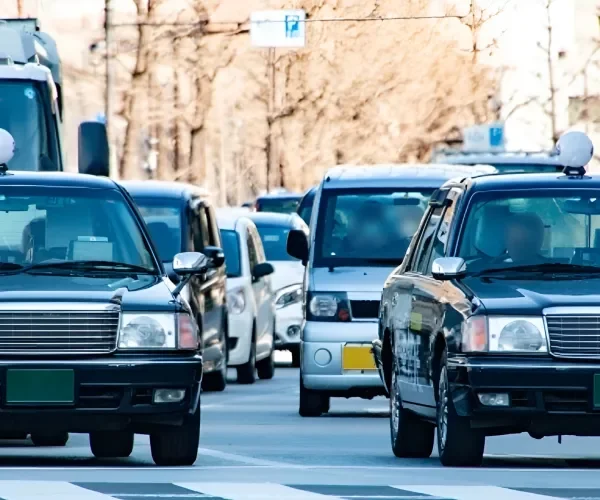 50代でもタクシー運転手に転職できる？成功のポイントや懸念点を解説