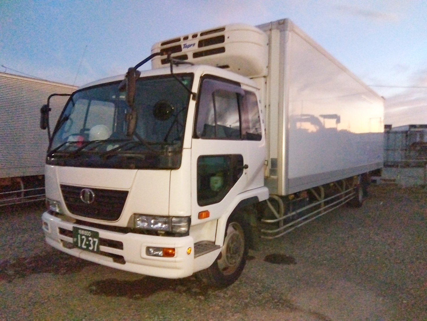 6t車でスーパーのセンター便配送ドライバー|DRIVE X（ドライブエックス）